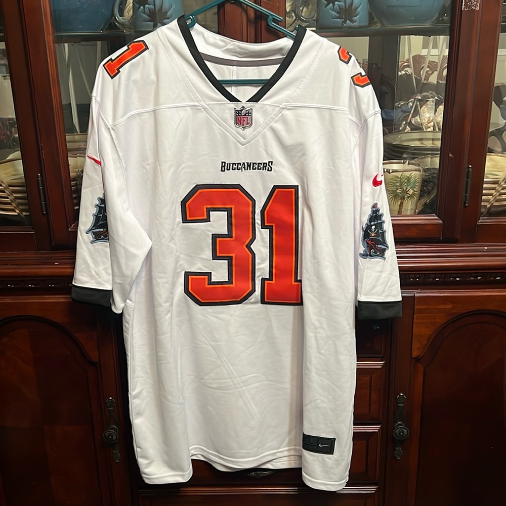 Men’s Nike on field XL Tampa Bay Buccaneers, Winfield jr jersey